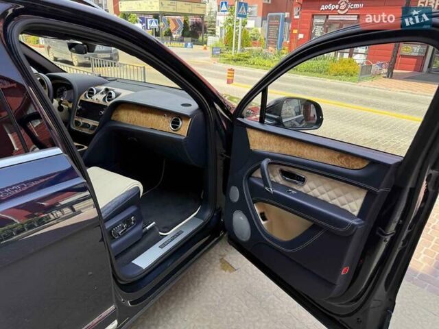 Синий Бентли Бентайга, объемом двигателя 6 л и пробегом 66 тыс. км за 129900 $, фото 54 на Automoto.ua