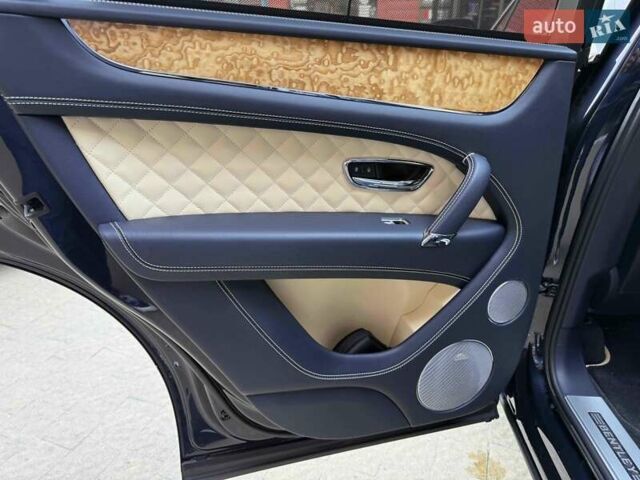 Синий Бентли Бентайга, объемом двигателя 6 л и пробегом 66 тыс. км за 129900 $, фото 39 на Automoto.ua