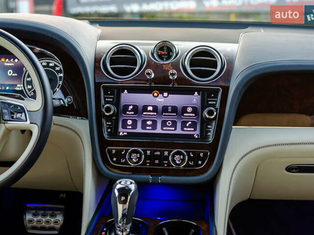 Синій Бентлі Бентайга, об'ємом двигуна 4 л та пробігом 62 тис. км за 87700 $, фото 24 на Automoto.ua