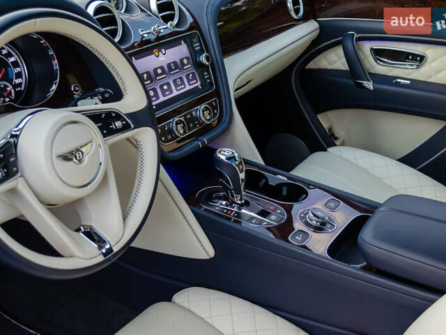 Синій Бентлі Бентайга, об'ємом двигуна 4 л та пробігом 62 тис. км за 87700 $, фото 26 на Automoto.ua