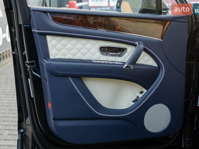 Синій Бентлі Бентайга, об'ємом двигуна 4 л та пробігом 62 тис. км за 87700 $, фото 39 на Automoto.ua