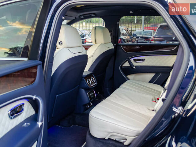 Синій Бентлі Бентайга, об'ємом двигуна 4 л та пробігом 62 тис. км за 87700 $, фото 37 на Automoto.ua