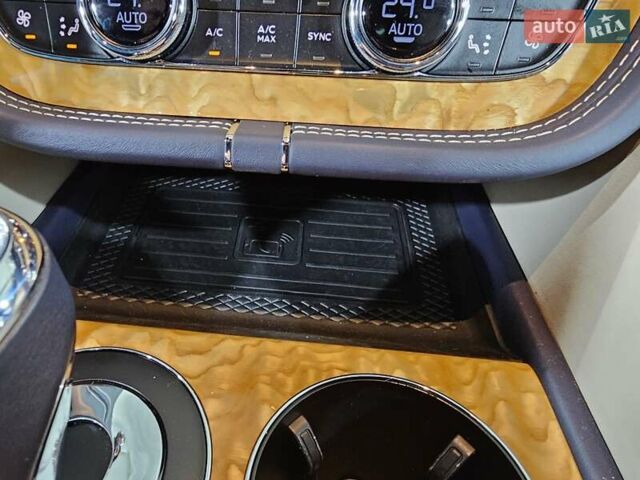 Синій Бентлі Бентайга, об'ємом двигуна 4 л та пробігом 8 тис. км за 209999 $, фото 26 на Automoto.ua