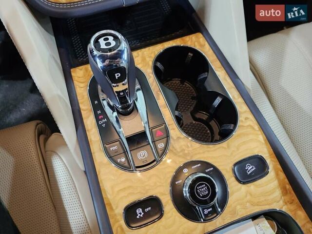 Синій Бентлі Бентайга, об'ємом двигуна 4 л та пробігом 8 тис. км за 209999 $, фото 25 на Automoto.ua