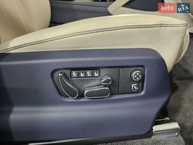 Синій Бентлі Бентайга, об'ємом двигуна 4 л та пробігом 8 тис. км за 209999 $, фото 20 на Automoto.ua