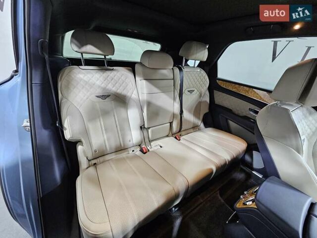 Синій Бентлі Бентайга, об'ємом двигуна 4 л та пробігом 8 тис. км за 209999 $, фото 6 на Automoto.ua