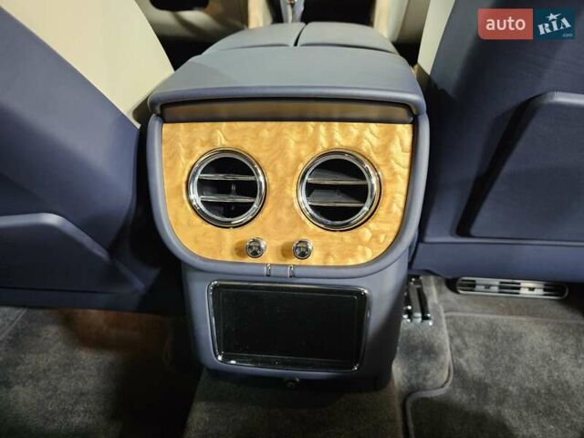 Синій Бентлі Бентайга, об'ємом двигуна 4 л та пробігом 8 тис. км за 209999 $, фото 15 на Automoto.ua