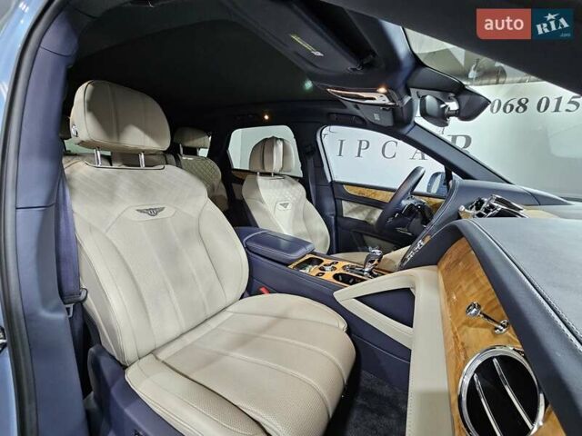 Синій Бентлі Бентайга, об'ємом двигуна 4 л та пробігом 8 тис. км за 209999 $, фото 5 на Automoto.ua