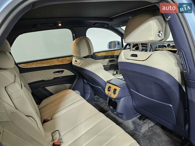 Синій Бентлі Бентайга, об'ємом двигуна 4 л та пробігом 8 тис. км за 209999 $, фото 14 на Automoto.ua