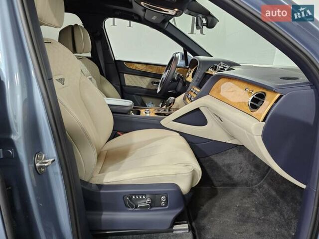 Синій Бентлі Бентайга, об'ємом двигуна 4 л та пробігом 8 тис. км за 209999 $, фото 19 на Automoto.ua