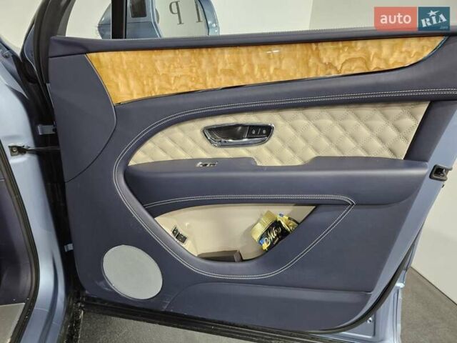 Синій Бентлі Бентайга, об'ємом двигуна 4 л та пробігом 8 тис. км за 209999 $, фото 17 на Automoto.ua