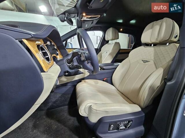Синій Бентлі Бентайга, об'ємом двигуна 4 л та пробігом 8 тис. км за 209999 $, фото 22 на Automoto.ua