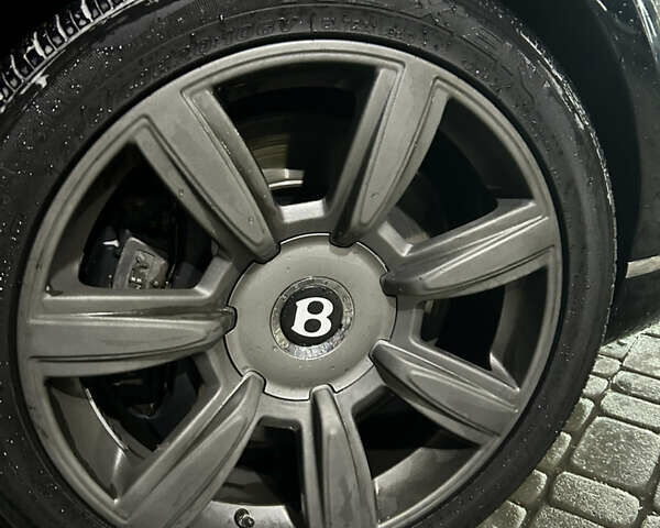 Чорний Бентлі Continental Flying Spur, об'ємом двигуна 6 л та пробігом 120 тис. км за 21700 $, фото 2 на Automoto.ua