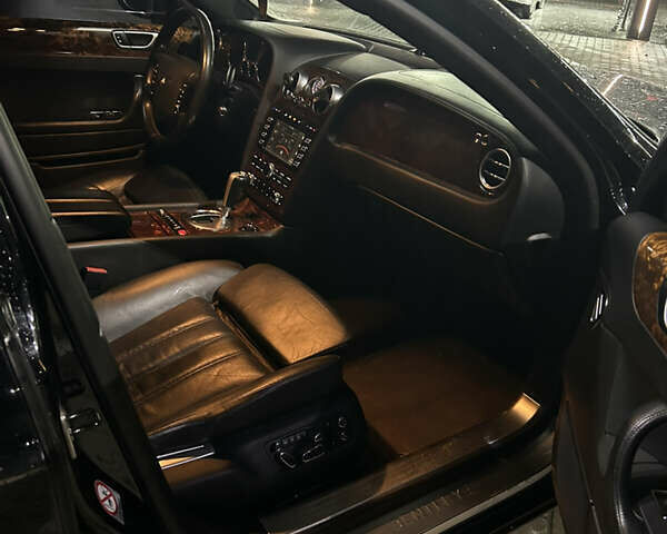 Чорний Бентлі Continental Flying Spur, об'ємом двигуна 6 л та пробігом 120 тис. км за 21700 $, фото 4 на Automoto.ua