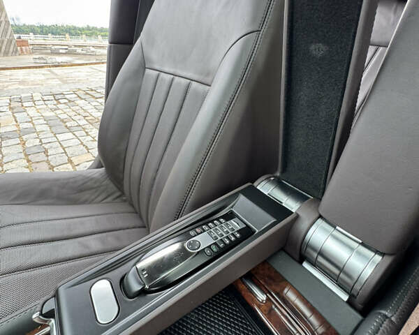 Черный Бентли Континенталь флаинг спур, объемом двигателя 6 л и пробегом 100 тыс. км за 39999 $, фото 91 на Automoto.ua