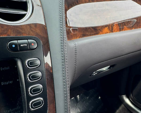 Черный Бентли Континенталь флаинг спур, объемом двигателя 6 л и пробегом 100 тыс. км за 39999 $, фото 227 на Automoto.ua