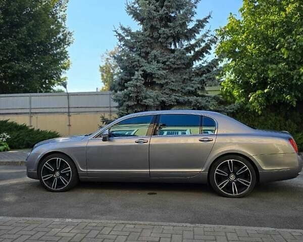 Сірий Бентлі Continental Flying Spur, об'ємом двигуна 6 л та пробігом 131 тис. км за 19500 $, фото 4 на Automoto.ua