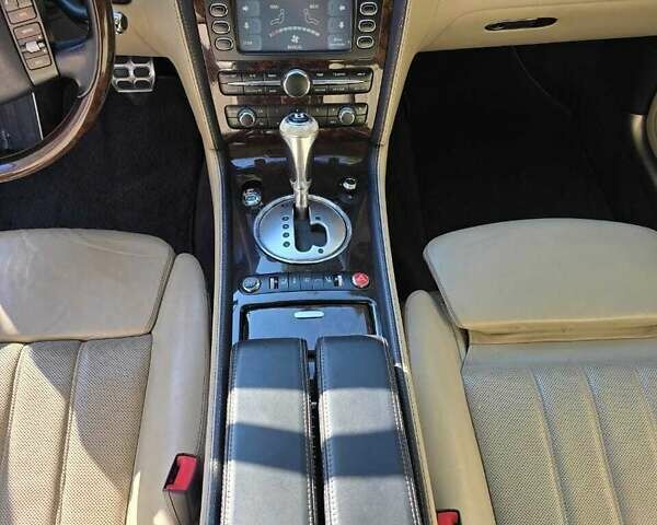 Сірий Бентлі Continental Flying Spur, об'ємом двигуна 6 л та пробігом 131 тис. км за 19500 $, фото 19 на Automoto.ua