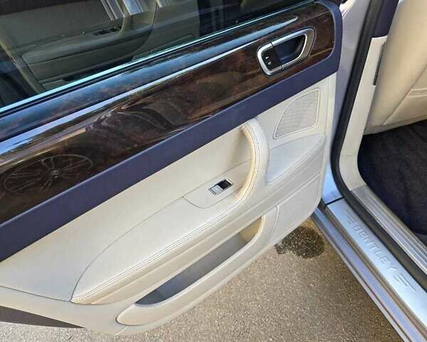 Сірий Бентлі Continental Flying Spur, об'ємом двигуна 6 л та пробігом 131 тис. км за 19500 $, фото 29 на Automoto.ua