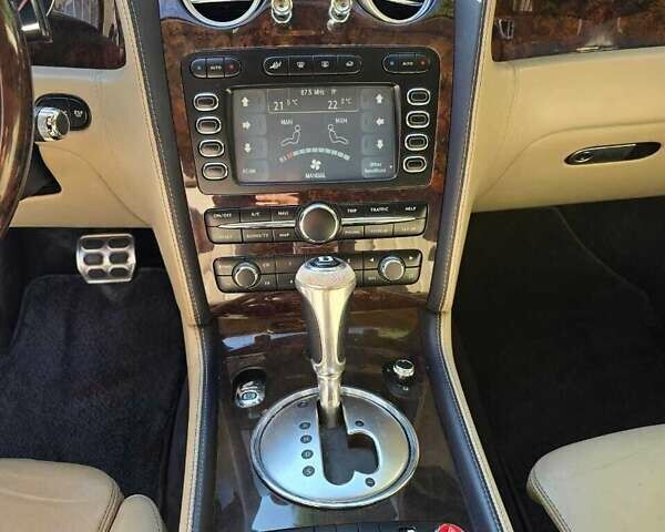 Сірий Бентлі Continental Flying Spur, об'ємом двигуна 6 л та пробігом 131 тис. км за 19500 $, фото 18 на Automoto.ua
