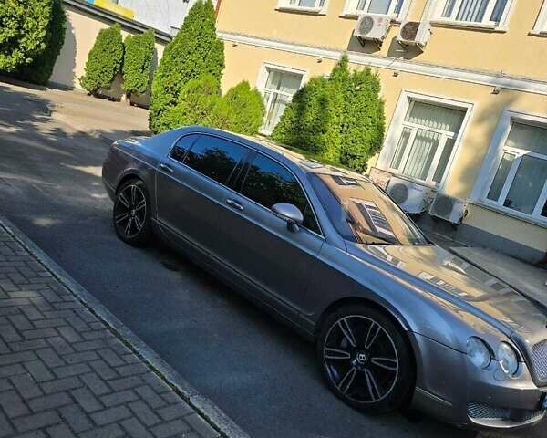 Сірий Бентлі Continental Flying Spur, об'ємом двигуна 6 л та пробігом 131 тис. км за 19500 $, фото 11 на Automoto.ua