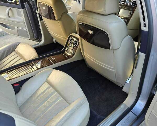 Сірий Бентлі Continental Flying Spur, об'ємом двигуна 6 л та пробігом 131 тис. км за 19500 $, фото 26 на Automoto.ua