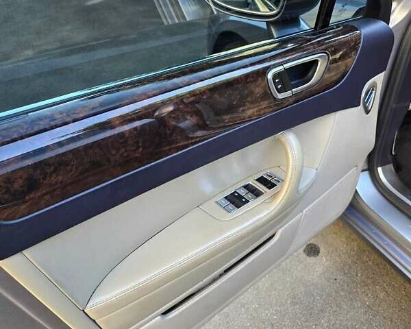 Сірий Бентлі Continental Flying Spur, об'ємом двигуна 6 л та пробігом 131 тис. км за 19500 $, фото 30 на Automoto.ua