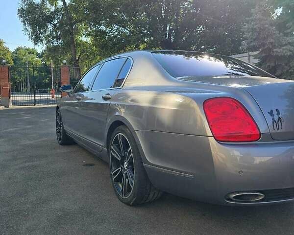 Сірий Бентлі Continental Flying Spur, об'ємом двигуна 6 л та пробігом 131 тис. км за 19500 $, фото 5 на Automoto.ua
