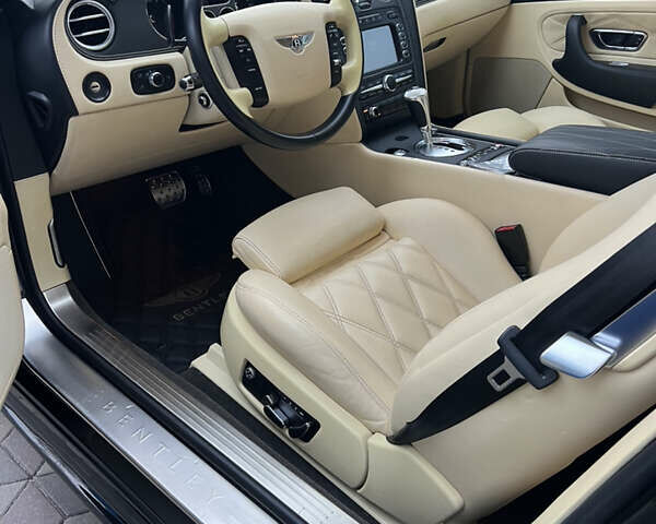 Чорний Бентлі Continental GT, об'ємом двигуна 6 л та пробігом 64 тис. км за 28300 $, фото 7 на Automoto.ua