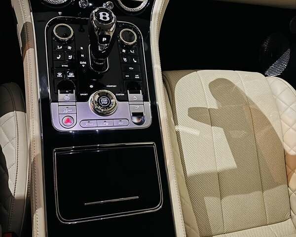 Чорний Бентлі Continental GT, об'ємом двигуна 6 л та пробігом 16 тис. км за 199900 $, фото 176 на Automoto.ua