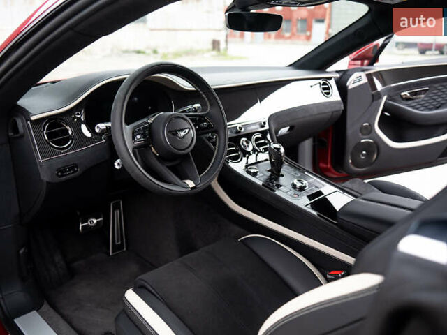 Червоний Бентлі Continental GT, об'ємом двигуна 4 л та пробігом 3 тис. км за 314175 $, фото 13 на Automoto.ua