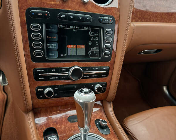 Білий Бентлі Флаінг Спур, об'ємом двигуна 6 л та пробігом 90 тис. км за 28500 $, фото 16 на Automoto.ua