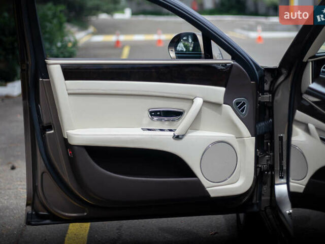 Коричневый Бентли Флаинг Спур, объемом двигателя 6 л и пробегом 59 тыс. км за 63500 $, фото 9 на Automoto.ua