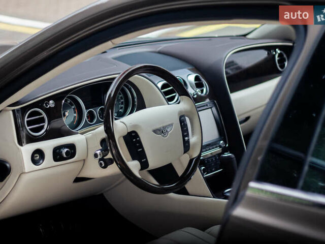 Коричневый Бентли Флаинг Спур, объемом двигателя 6 л и пробегом 59 тыс. км за 63500 $, фото 6 на Automoto.ua