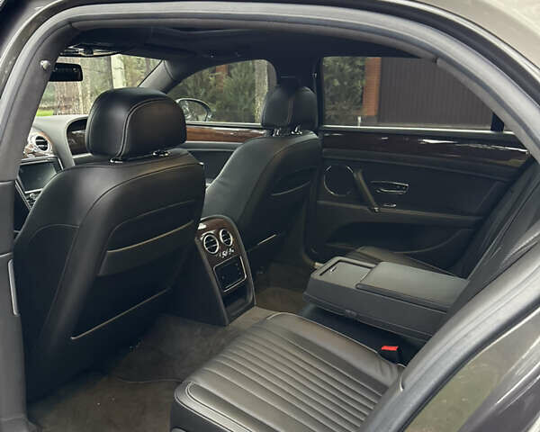 Серый Бентли Флаинг Спур, объемом двигателя 3.99 л и пробегом 71 тыс. км за 95000 $, фото 8 на Automoto.ua