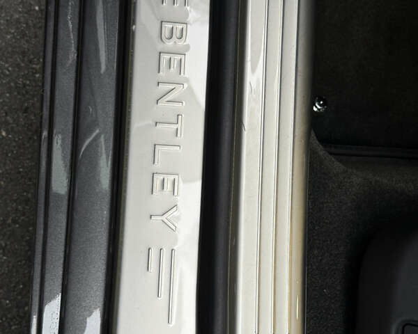 Серый Бентли Флаинг Спур, объемом двигателя 3.99 л и пробегом 71 тыс. км за 95000 $, фото 10 на Automoto.ua