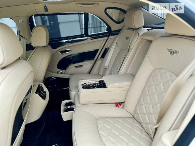 Білий Бентлі Mulsanne, об'ємом двигуна 6.8 л та пробігом 4 тис. км за 195000 $, фото 45 на Automoto.ua