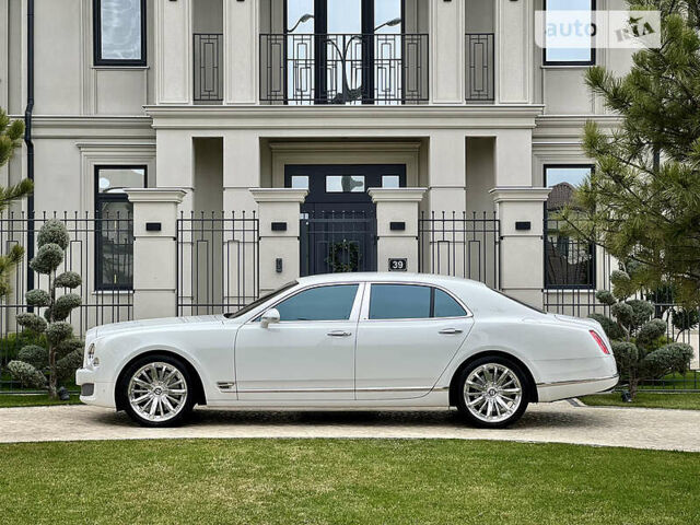 Білий Бентлі Mulsanne, об'ємом двигуна 6.8 л та пробігом 4 тис. км за 195000 $, фото 8 на Automoto.ua