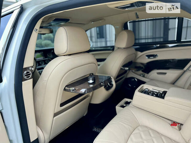 Білий Бентлі Mulsanne, об'ємом двигуна 6.8 л та пробігом 4 тис. км за 195000 $, фото 46 на Automoto.ua