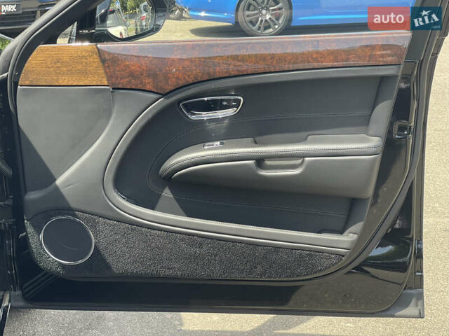 Чорний Бентлі Mulsanne, об'ємом двигуна 6.75 л та пробігом 61 тис. км за 120000 $, фото 11 на Automoto.ua