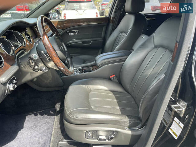 Чорний Бентлі Mulsanne, об'ємом двигуна 6.75 л та пробігом 61 тис. км за 120000 $, фото 6 на Automoto.ua