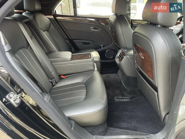 Чорний Бентлі Mulsanne, об'ємом двигуна 6.75 л та пробігом 61 тис. км за 120000 $, фото 15 на Automoto.ua