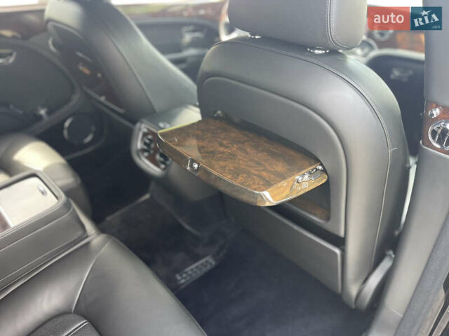 Чорний Бентлі Mulsanne, об'ємом двигуна 6.75 л та пробігом 61 тис. км за 120000 $, фото 16 на Automoto.ua