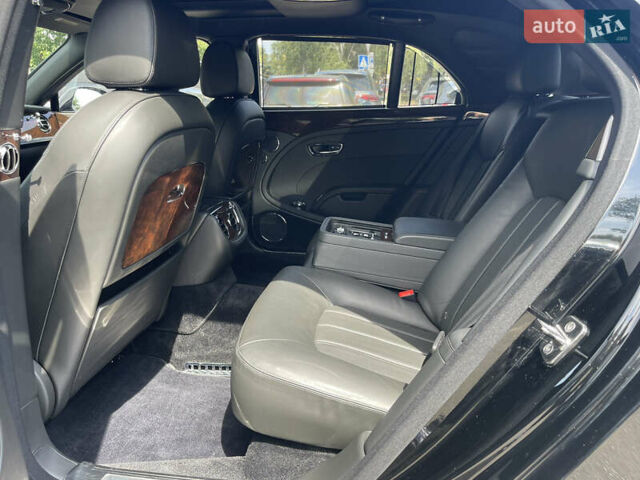 Чорний Бентлі Mulsanne, об'ємом двигуна 6.75 л та пробігом 61 тис. км за 120000 $, фото 20 на Automoto.ua