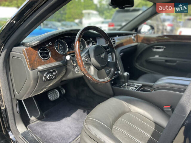 Чорний Бентлі Mulsanne, об'ємом двигуна 6.75 л та пробігом 61 тис. км за 120000 $, фото 5 на Automoto.ua