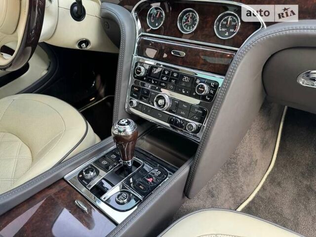 Чорний Бентлі Mulsanne, об'ємом двигуна 6.75 л та пробігом 60 тис. км за 120000 $, фото 73 на Automoto.ua