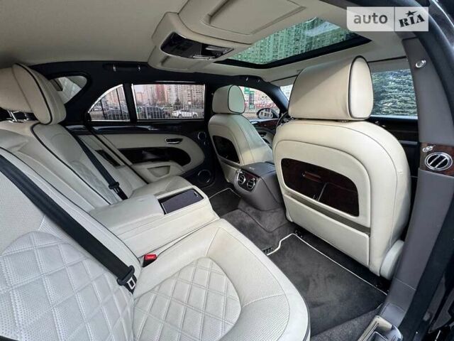 Чорний Бентлі Mulsanne, об'ємом двигуна 6.75 л та пробігом 60 тис. км за 120000 $, фото 66 на Automoto.ua