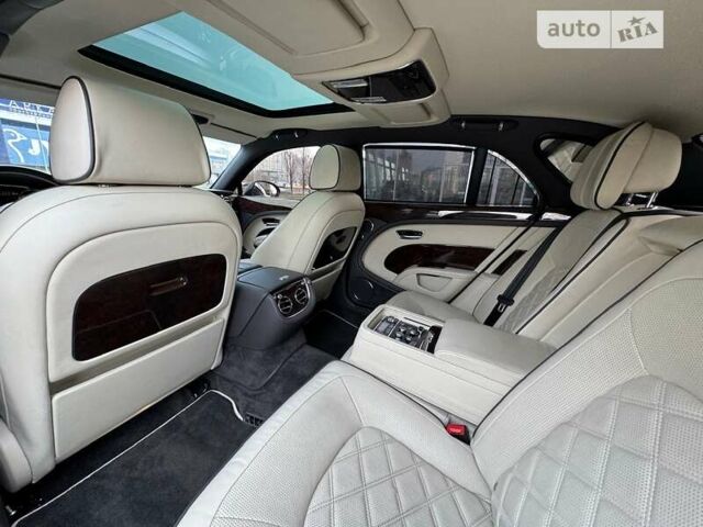 Чорний Бентлі Mulsanne, об'ємом двигуна 6.75 л та пробігом 60 тис. км за 120000 $, фото 57 на Automoto.ua