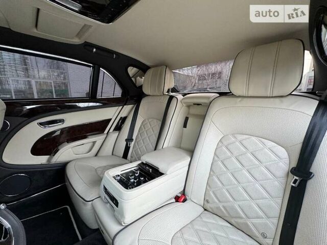 Чорний Бентлі Mulsanne, об'ємом двигуна 6.75 л та пробігом 60 тис. км за 120000 $, фото 59 на Automoto.ua