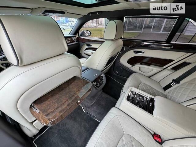 Чорний Бентлі Mulsanne, об'ємом двигуна 6.75 л та пробігом 60 тис. км за 120000 $, фото 58 на Automoto.ua